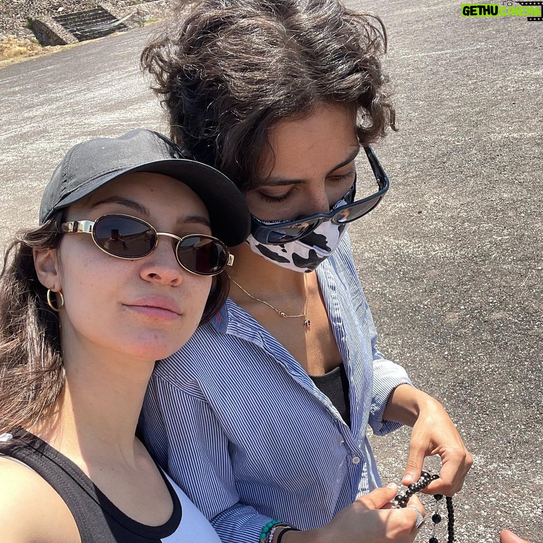 Samantha Robinson Instagram - City where Gods were created 🌞🌛🐍 Teotihuacán - Pirámide De Sol