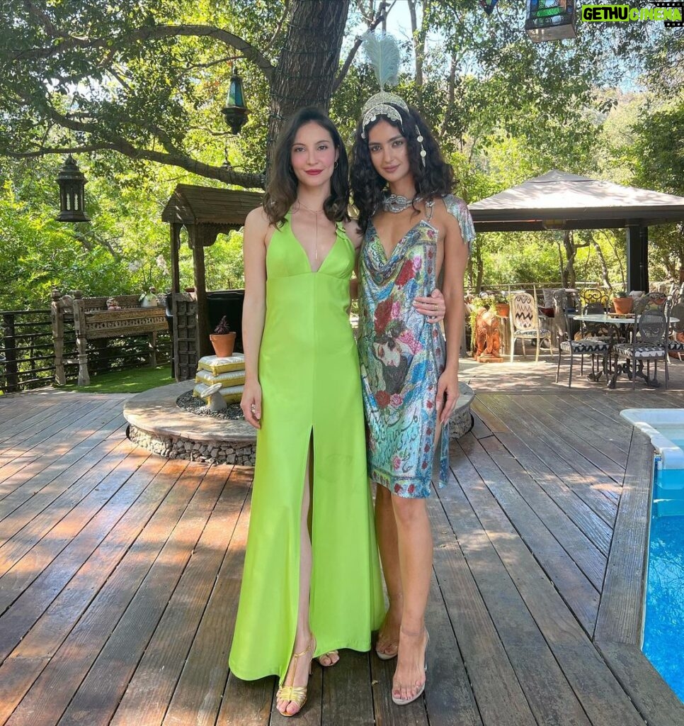 Samantha Robinson Instagram - She is a Persian Goddess with a heart of gold! ✨💞 Love you babe @medalion_r Happy birthday! 🥂🎉 Houdini Mansion - The Houdini Estate