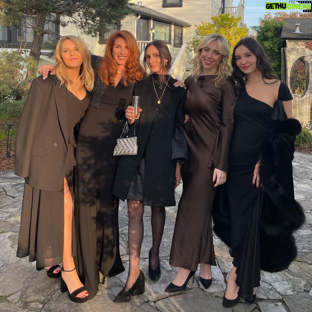 Samantha Robinson Instagram - A gorgeous weekend, celebrating two special people tying the knot 🔒💘🤍 @chelseastaylor @jarradpaul MacArthur Place Hotel