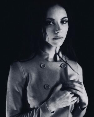 Samantha Robinson Instagram - I first shot with @neilkrug back in 2017. There will never be another photographer like him. Truly incomparable and a creative genius. Here are a few of my all time favs!