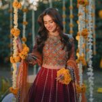 Sana Javed Instagram - @qalamkar_ Mastani-Luxury Formals’23 can’t keep my excitement and calm for this one as I bring my favourite outfits🤍 which comes with beautiful & intricate design embellished to flown up the elegance 😍 #QalamkarXSanaJaved #Mastani #LuxuryFormals’23 #qalamkar #embroideredcollection @arshadkhan.makeupartist @styledbyhafsa @mehlum.sadriwala
