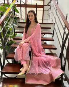 Sana Javed Instagram - 🌸 @mayapretofficial 💕
