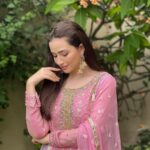 Sana Javed Instagram - 🌸 👗 : @mayapretofficial 💕 💎 : @_akcollection ✨