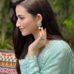 Sana Javed Instagram - Eid Mubarak 🕊 👗: @rizwanbeyg 🤍 Earrings : @allurebymht ✨