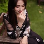 Sana Javed Instagram - Chand raat Mubarak 🌙 👗 @mayapretofficial 🤍 Hair and makeup : @iamazeemabbasi 🥰 📸: @fazilasyedphotography 💕
