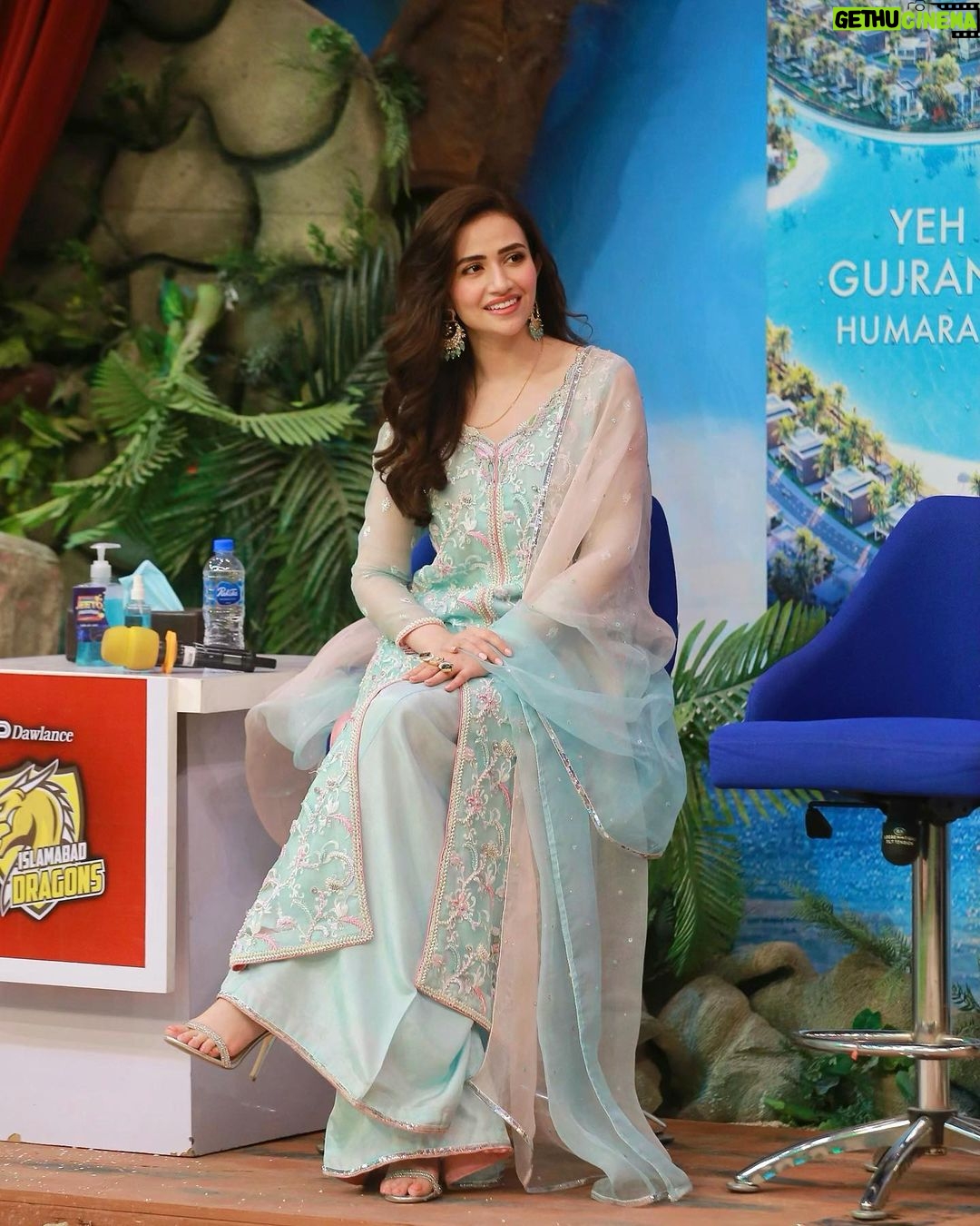 Sana Javed Instagram - 💎 👗: @mayapretofficial 💄 : @sheebamughal 📸 : @omarsaeedofficial