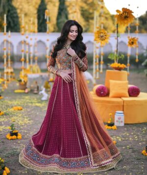 Sana Javed Instagram - @qalamkar_ Mastani-Luxury Formals’23 can’t keep my excitement and calm for this one as I bring my favourite outfits🤍  which comes with beautiful & intricate design embellished to flown up the elegance 😍

#QalamkarXSanaJaved #Mastani #LuxuryFormals’23 #qalamkar #embroideredcollection
@arshadkhan.makeupartist 
@styledbyhafsa 
@mehlum.sadriwala