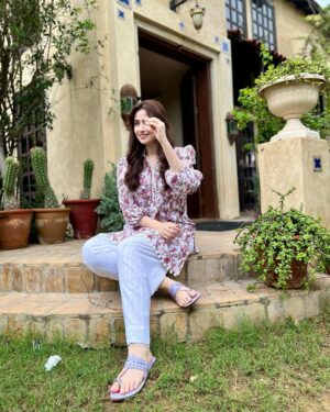 Sana Javed Instagram - 🤍💜

Footwear @oddandeve 💜
