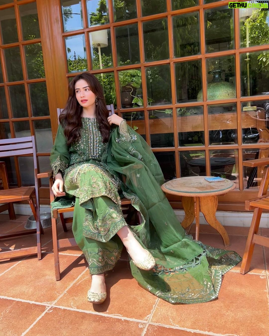 Sana Javed Instagram - 👗 @maryumnmaria You know how much i love Green, so here is a wedding inspiration in my favourite color. Hair and makeup @daanii_bukhari Shop Now: www.maryumnmaria.com #maryumnmaria #pakistanibrand #weddingseasom #formalwear #luxurywear #availablenow @instahurabpr