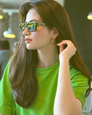 Sana Javed Instagram - “Nothing is real but dreams and love.”🍃