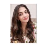 Sana Javed Instagram - Happy birthday to my beautiful sister my support system and my rock through thick and thin 😘♥️ I love you so much 😘 @hinajavedofficial 🎂🎉
