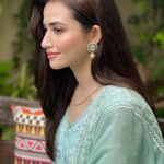 Sana Javed Instagram - Eid Mubarak 🕊 👗: @rizwanbeyg 🤍 Earrings : @allurebymht ✨