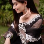 Sana Javed Instagram - 🤍 👗 @mayapretofficial 💎: @allurebymht 💄:@iamazeemabbasi 📸: @fazilasyedphotography