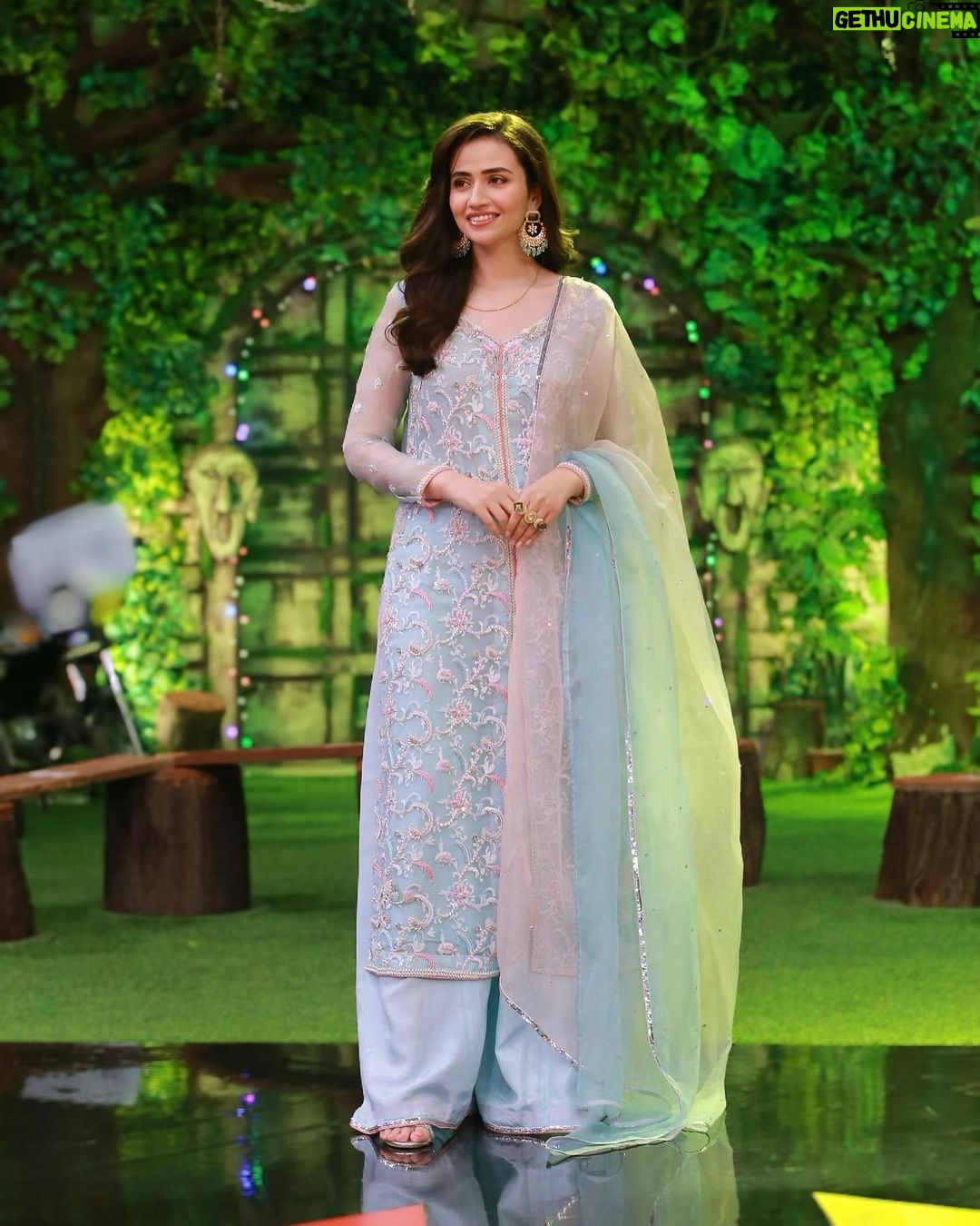 Sana Javed Instagram - 💎 👗: @mayapretofficial 💄 : @sheebamughal 📸 : @omarsaeedofficial