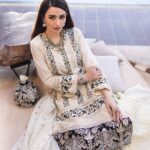 Sana Javed Instagram - @alzohaibtextile @mahiymaan 💄 @sunil_mua 📸 : @iam3h Stylist: @shakethingsupbyamal