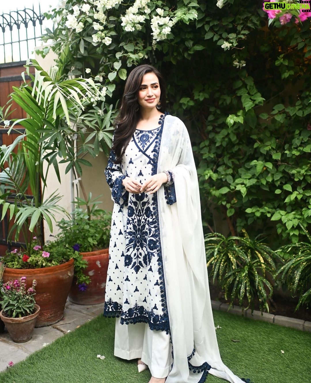 Sana Javed Instagram - 🤍 👗 : @rizwanbeyg 💄 : @sheebamughal 📸 : @hussain.mandviwala