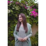 Sana Javed Instagram - 🍃🌸 👗: @rizwanbeyg 💄: @sheebamughal 📸: @fazilasyedphotography