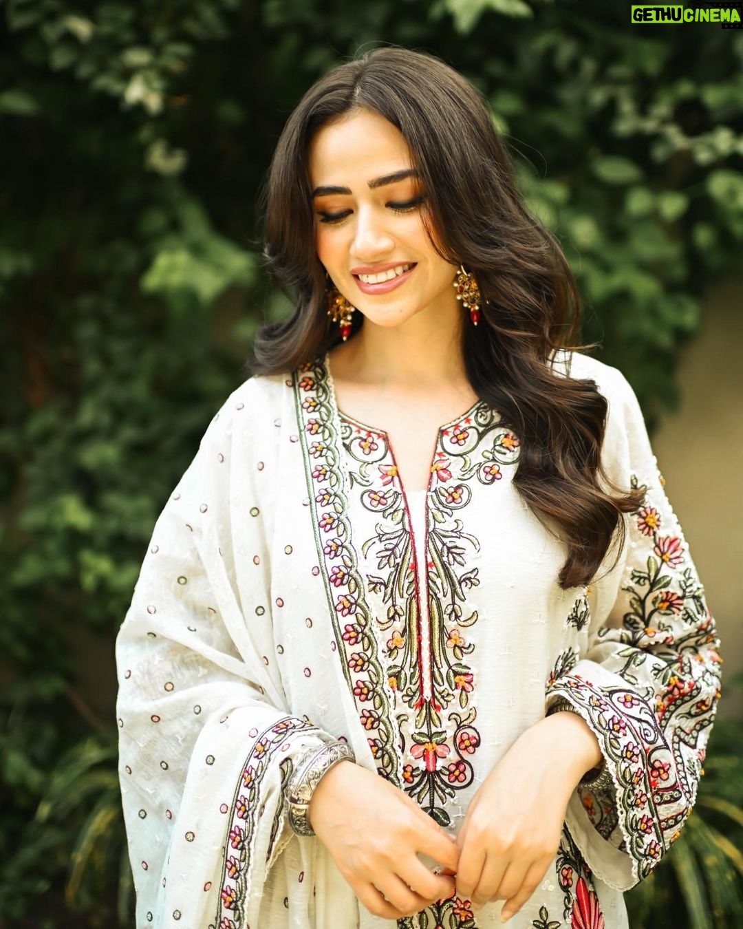Sana Javed Instagram - #JeetoPakistanLeague #IslamabadDragons ⚡️ 👗: @rizwanbeyg 💄: @sheebamughal 📸: @hussain.mandviwala