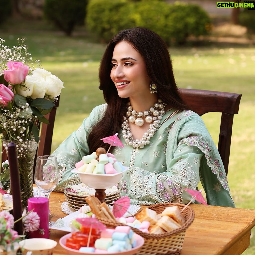 Sana Javed Instagram - 🩵 Checkout the latest wardrobe by @elaf.premium - ELAF Festive Chikankari 2023. Photographer: @deeveesofficial Videographer: @muzammilgarewal Mua: @sunil_mua Stylist: @mamoontariq Art Director: @ahmadshahart Creative Director: @muneebakraam Co-ordination: @amnaaaiqbal Celebrity Management: @onetake.productionss #elafpremium #festive #chikankari #luxury #lawn #sanajaved