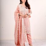 Sana Javed Instagram - 🤍 👗: @rizwanbeyg 💄: @sheebamughal
