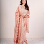 Sana Javed Instagram - In love with this outfit 😍: @rizwanbeyg 🤍 Hair and makeup by my love @sheebamughal 💕💕
