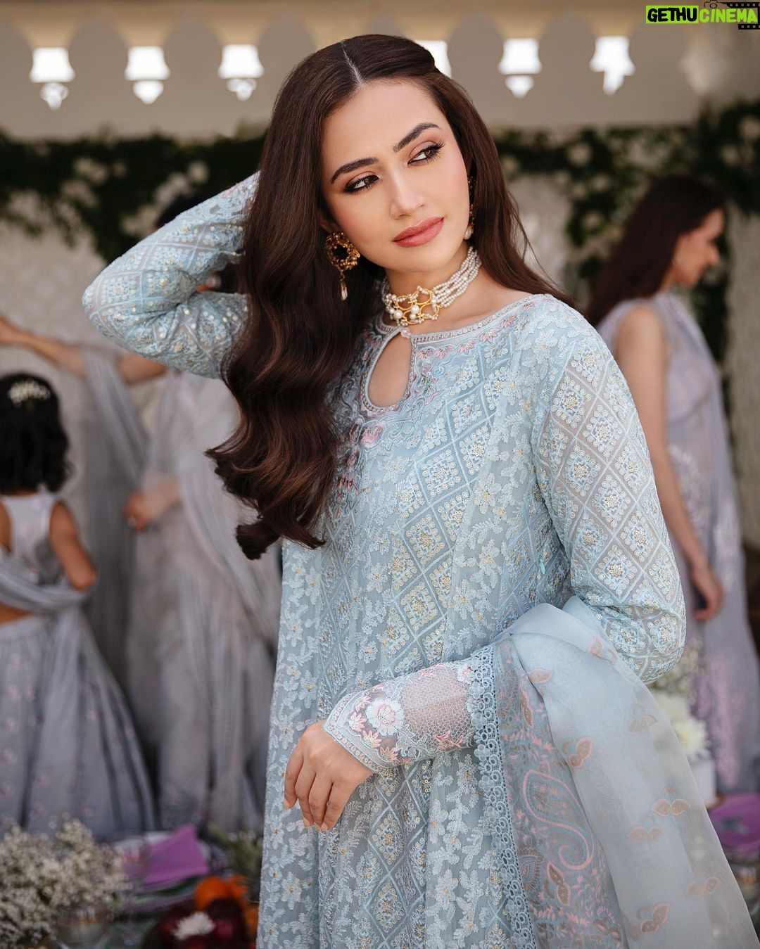 Sana Javed Instagram - Loved being a part of @sunniamanahilofficial Neshama collection! The team was wonderful to work with and all the outfits were so beautiful and comfortable, it was hard to pick a favourite ✨💖 #SunniaManahil #SunniaManahilOfficial