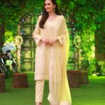 Sana Javed Instagram - 💛 @rizwanbeyg @sheebamughal Photography @omarsaeedofficial