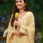 Sana Javed Instagram - 💛 @rizwanbeyg @sheebamughal Photography @omarsaeedofficial