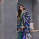 Sana Javed Instagram - ☘️ @alzohaibtextile @mahiymaan 💄: @sunil_mua 📸 : @iam3h Styling: @shakethingsupbyamal