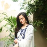 Sana Javed Instagram - 🤍 👗 : @rizwanbeyg 💄 : @sheebamughal 📸 : @hussain.mandviwala