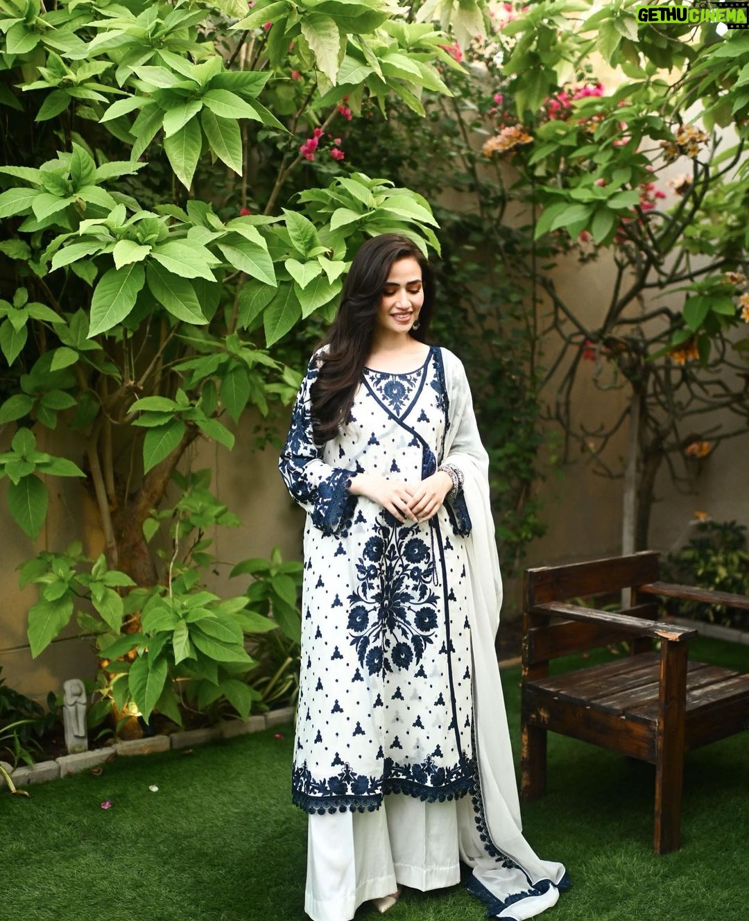 Sana Javed Instagram - 🤍 👗 : @rizwanbeyg 💄 : @sheebamughal 📸 : @hussain.mandviwala