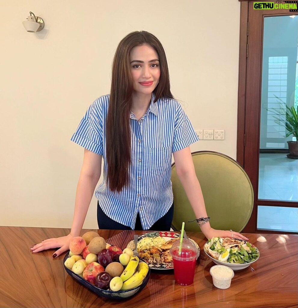 Sana Javed Instagram - FITNESS TALK💪🏻 Let's change how we look at diets with the help of certified dietitian & personal trainer (@diet_planner__) who caters all your preferences so efficiently❤ I have recently started my fitness Journey with @diet_planner__ (Maham naveed) since I have heard a lot about her and trust me she has the most amazing range of recipes that will never make a person get bored on diet.🍉🍩🍡 If you are looking to get your customised diet program then definitely checkout @diet_planner__ !! She is really humble and best at what she does.💜 PR @windmilepr #dietplanner #mahamnaveed #dietitian #Healthyeating #woman #Fitness #Lifestyle