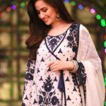 Sana Javed Instagram - #JeetoPakistanLeague with my favourite people 💙 👗: @rizwanbeyg 💄: @sheebamughal 📸: @omarsaeedofficial