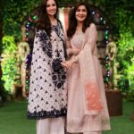 Sana Javed Instagram - #JeetoPakistanLeague with my favourite people 💙 👗: @rizwanbeyg 💄: @sheebamughal 📸: @omarsaeedofficial