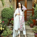 Sana Javed Instagram - 🌸 👗 : @rizwanbeyg 💄: @sheebamughal 📸 : @hussain.mandviwala