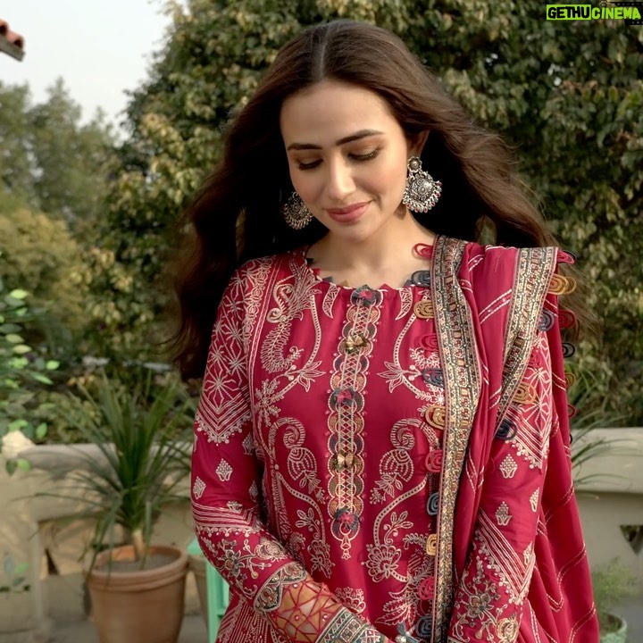 Sana Javed Instagram - @jazminonline 🤍PRE-BOOKING STARTS TODAY as the most awaited collection ‘Shahkaar’ Eid Festive Vol. 1 SS’22 will be opened for you at 4PM A collection that is one of a kind, inclusive of all summer palettes & timeless designs embellished in elegance! Absolutely loved wearing each design! Visit www.jazmin.pk to shop. #jazminonline #jazminshahkaar #eidfestive #festivelawn #embroidered #comingsoon