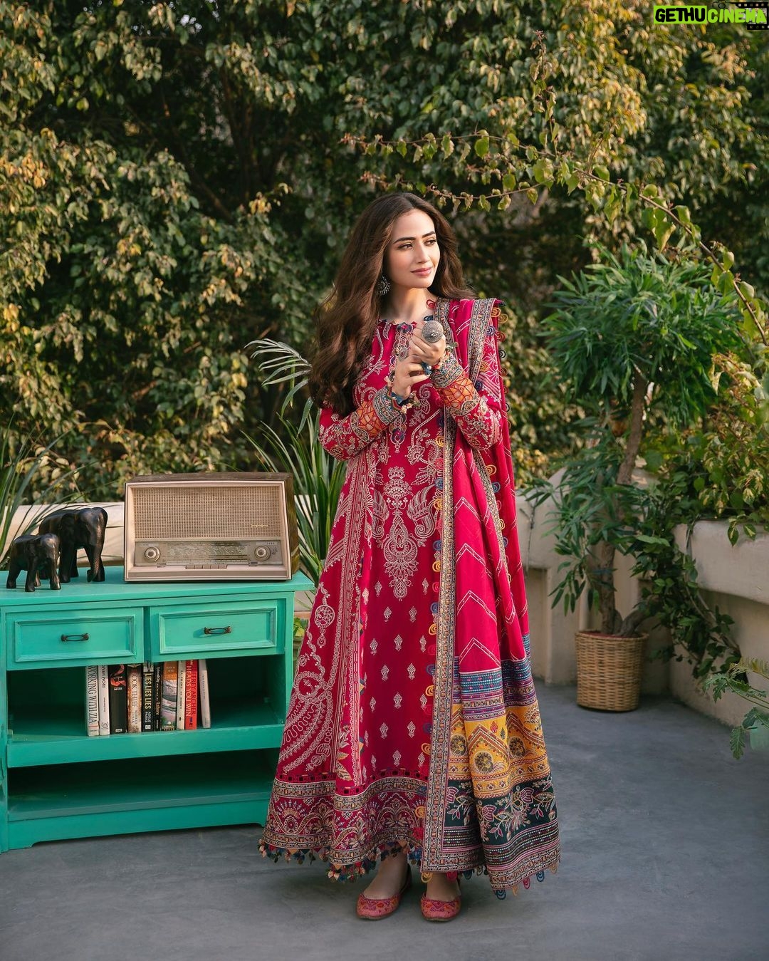 Sana Javed Instagram - @jazminonline đ¤most awaited collection âShahkaarâ Eid Festive Vol. 1 SSâ22. PRE-BOOKING starts TOMORROW at 4PM A collection that is one of a kind, inclusive of all summer palettes & timeless designs embellished in elegance! Absolutely loved wearing each design! MARK THE DATE FOR TOMORROW #jazminonline #jazminshahkaar #eidfestive #festivelawn #embroidered #comingsoon