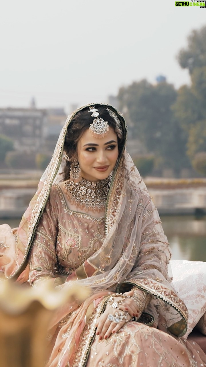 Sana Javed Instagram - ‘Khwaab sa’ 🌹 The longing of a girl to be the most beautiful bride. Fozia Tawfiq’s 2022 bridal campaign @foziatawfiq Hair, Makeup & Direction: @foziatawfiq Jewellery: @jewelsbynazish Bridalwear: @mohsin.Naveed.ranjha Styling : @ziggimenswear Photographer: @natashazubair Fashion Film: @thathassaan