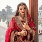 Sana Javed Instagram - ‘Khwaab sa’ 🌹 The longing of a girl to be the most beautiful bride. Fozia Tawfiq’s 2022 bridal campaign @foziatawfiq Hair, Makeup & Direction: @foziatawfiq Jewellery: @jewelsbynazish Bridalwear: @mohsin.Naveed.ranjha Menswear: @ziggimenswear Photographer: @natashazubair Fashion Film: @thathassaan
