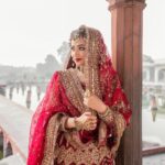 Sana Javed Instagram - ‘Khwaab sa’ The longing of a girl to be the most beautiful bride. Fozia Tawfiq’s 2022 bridal campaign @foziatawfiq Hair, Makeup & Direction: @foziatawfiq Jewellery: @jewelsbynazish Bridalwear: @mohsin.Naveed.ranjha Menswear: @ziggimenswear Photographer: @natashazubair Fashion Film: @thathassaan