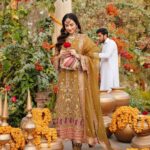 Sana Javed Instagram - @qalamkar_ #ShadmaniPhir se. Presenting you all, one of my favourite #WeddingFormals22 collection 😍 “Shadmani Phir Se” - Wedding Formals’22 Photographer: @shayank.sherwani / @amnazuberi Makeup: @theshoaibkhan.official Stylist: @yash645 Art director: @hashimali90 Will be available in stitched and unstitched both. Launching soon! www.qalamkar.com.pk #shadmaniphirse #qalamkar #qalamkarformal #sanajaved #weddingformal’22 #newcollection #wedding #stitched #unstitched #embroideredcollection #fashion #classic #comingsoon