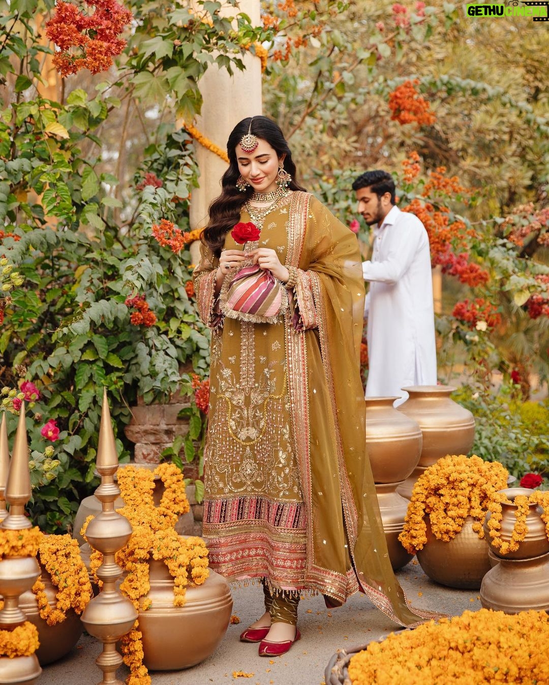 Sana Javed Instagram - @qalamkar_ #ShadmaniPhir se. Presenting you all, one of my favourite #WeddingFormals22 collection 😍 “Shadmani Phir Se” - Wedding Formals’22 Photographer: @shayank.sherwani / @amnazuberi Makeup: @theshoaibkhan.official Stylist: @yash645 Art director: @hashimali90 Will be available in stitched and unstitched both. Launching soon! www.qalamkar.com.pk #shadmaniphirse #qalamkar #qalamkarformal #sanajaved #weddingformal’22 #newcollection #wedding #stitched #unstitched #embroideredcollection #fashion #classic #comingsoon