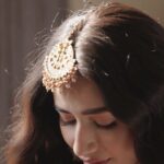 Sana Javed Instagram - “Shadmani Phir Se” - Wedding Formals’22 She remembers these moments fondly. The smell of genda phool in the air, the whiff of mehndi, the preparations happening around her. The time of dressing up and setting herself every minute, so nothing goes wrong for her big day. COMING SOON…. Photographer: @shayank.sherwani / @amnazuberi Makeup: @theshoaibkhan.official Stylist: @yash645 Videography: @awaisgohar Art director: @hashimali90 Celebrity Management: @noman.syed @onetake.productionss Concept: @danha.s Music: @zuberizoha www.qalamkar.com.pk #qalamkar #ShadmaniPhirSe#qalamkarformal#weddingformal’22 #newcollection #wedding #stitched #unstitched #embroideredcollection #fashion #classic #comingsoon