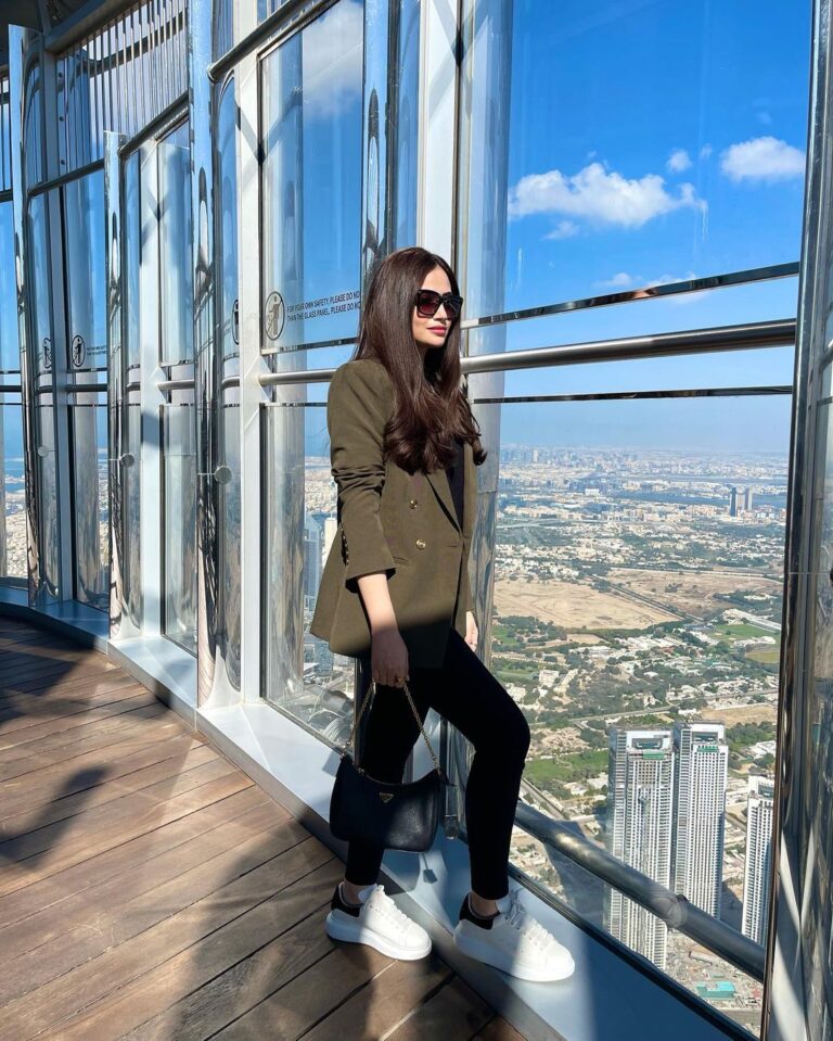 Sana Javed Instagram - 🌥 @atthetopburjkhalifa @emaardubai @BurjKhalifa @celebratedubai @visit.dubai #MyDSF #Dubaidestinations #WorldsCoolestWinter At the Top, Burj Khalifa
