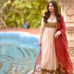 Sana Javed Instagram - 🍄 👗: @saniamaskatiya 📸 : @alijaffraniphotography 💄 : @thesajidwahabofficial
