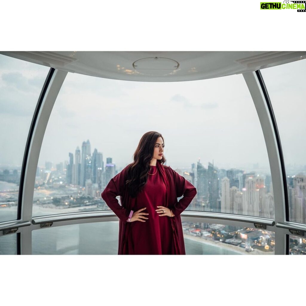 Sana Javed Instagram - ✨ @celebratedubai @aindxbofficial #dubaiholding @visit.Dubai #MyDSF #Dubaidestinations #WorldsCoolestWinter Ain Dubai by Dubai Holding