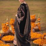 Sana Javed Instagram - 🌼🖤🌸