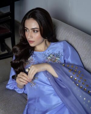 Sana Javed Instagram - 🍇

@khojiiii 
@museluxe 
@official.verve 
@nabila_salon