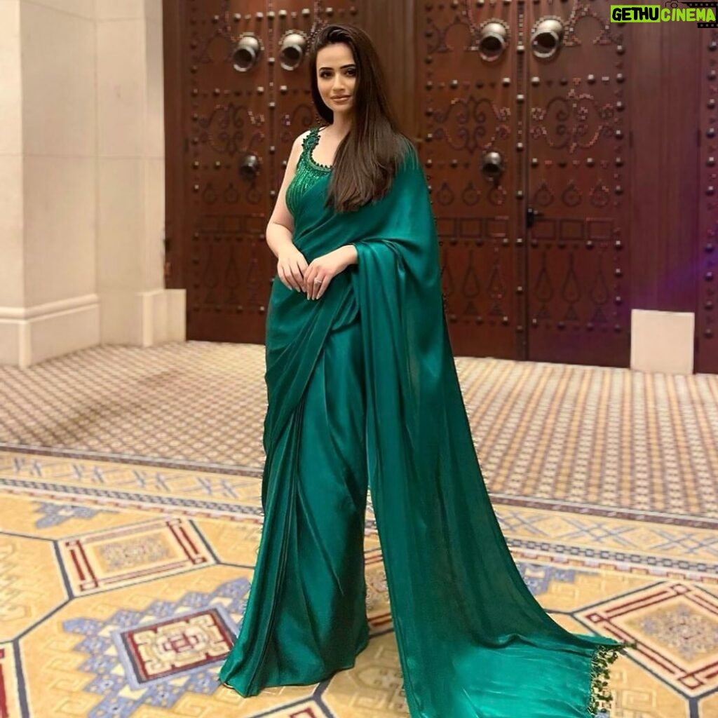 Sana Javed Instagram - Wore this beautiful sari by the one and only @umarsayeedcoutureofficial ♥️