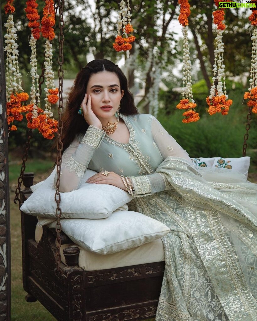 Sana Javed Instagram - 🤍 #Shadmani- @qalamkarofficial1 @theshoaibkhan.official #QalamKar #Shadmanicollection #QalamkarOfficial #WeddingFormals www.qalamkar.com.pk